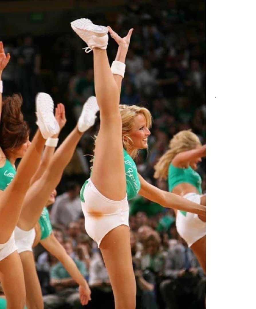 Beginning Cheerleaders Enjoy Finger-Fucking After Funny Training